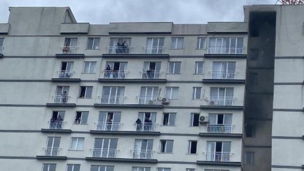 ESENYURT'TA YANGIN; MAHSUR KALANLAR KURTARILMAYI BEKLİYOR -1