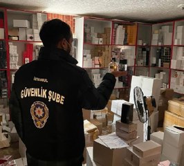 İSTANBUL'DA 2 MİLYON LİRALIK SAHTE PARFÜM ELE GEÇİRİLDİ
