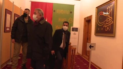 Bakan Akar Kosova'da Sultan Murad Türbesi ile Adem Jashari'nin mezarını ziyaret etti