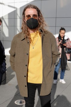 Julien Doré papa : 1er Noël avec son bébé… Cette photo fait fondre ses fans et dévoile sa vie en tant que père