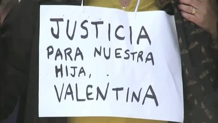 La familia de la adolescente tiroteada en un probador de Los Ángeles pide justicia