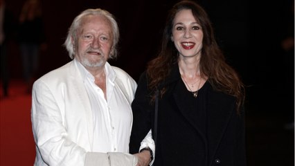 FEMME ACTUELLE - Niels Arestrup, papa à 72 ans d'enfants en bas âge : "C'est difficile d'être disponible"