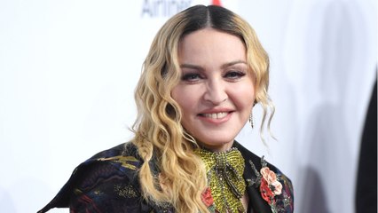 FEMME ACTUELLE - A 15 ans, le fils de Madonna s’affiche fièrement dans une robe imaginée par sa mère