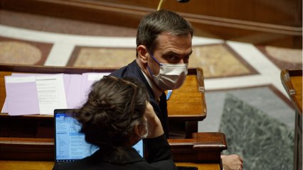 FEMME ACTUELLE - Fin du port du masque à l'extérieur : le ministre de la Santé y réfléchit