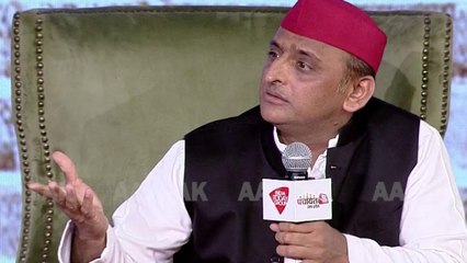 Video herunterladen: Akhilesh attacks Yogi when asked about IT raids