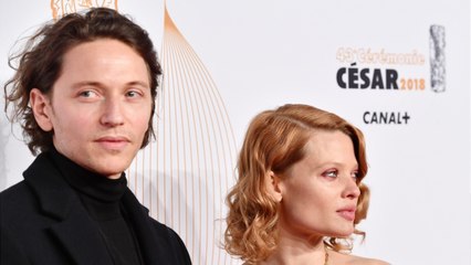 FEMME ACTUELLE - Raphael revient sur sa première fois sur scène avec sa compagne Mélanie Thierry : “Elle n’a aucune envie de devenir chanteuse”