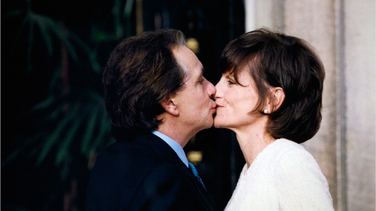 FEMME ACTUELLE - Michel Sardou "pas facile à vivre" : les rares confidences de sa femme Anne-Marie Périer