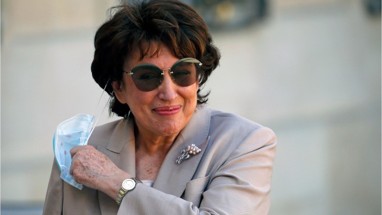 FEMME ACTUELLE - Roselyne Bachelot touchée par la Covid-19 : Emmanuel Macron lui a rendu visite à l'hôpital