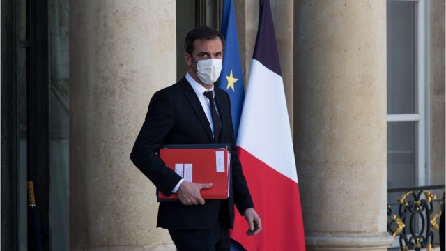 FEMME ACTUELLE - Olivier Véran étonné par la remarque inattendue d'une vieille dame