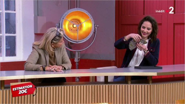 FEMME ACTUELLE - Affaire conclue : une participante propose aux acheteurs un objet… à leur effigie !