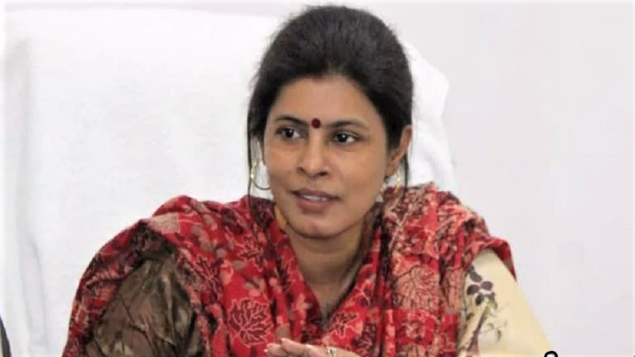 Whose "Woman Card" will let win UP polls? Swati Singh tells