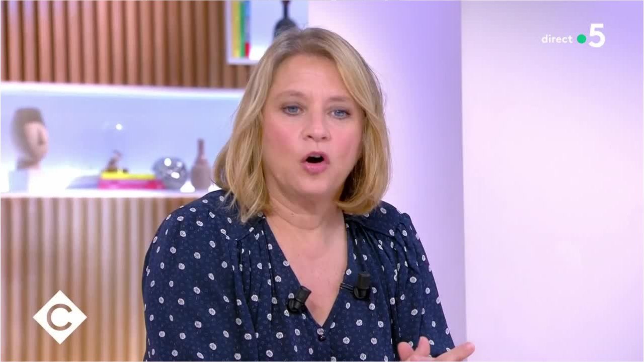 FEMME ACTUELLE - Coronavirus : Karine Lacombe évoque le vaccin russe Spoutnik V et ses "effets intéressants"