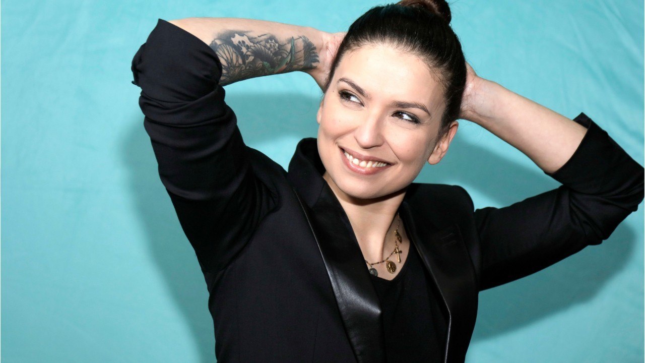 FEMME ACTUELLE - AstraZeneca : vaccinée, Lucie Bernardoni souffre d’effets secondaires et charge le gouvernement