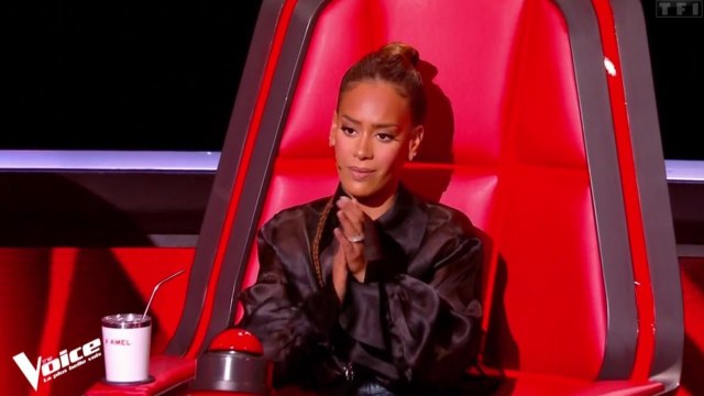 FEMME ACTUELLE - The Voice 2021 : Amel Bent sublimée grâce à sa perte de poids, elle livre son secret