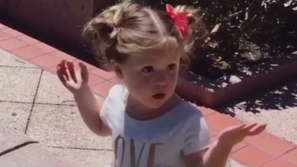 FEMME ACTUELLE - La petite fille qui souhaite devenir un papillon
