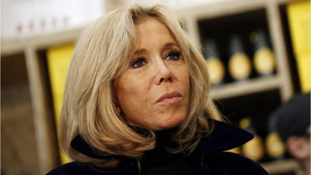 FEMME ACTUELLE - Journée des droits des femmes : Brigitte Macron interpellée par une ancienne combattante aux côtés des forces kurdes (1)