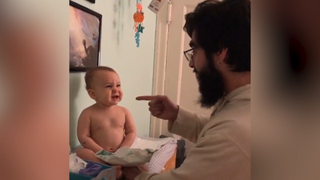 FEMME ACTUELLE - Ce bébé connaît bien sa comptine !