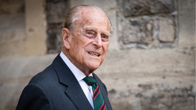 FEMME ACTUELLE - Elizabeth II : éloignée du prince Philip depuis son opération du coeur, elle lui adresse un petit message