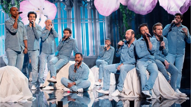 FEMME ACTUELLE - Les Enfoirés 2021 : Amel Bent en mariée, Carla Bruni en robe à crinoline, Kev Adams et Vianney, les petits nouveaux... découvrez les photos du spectacle