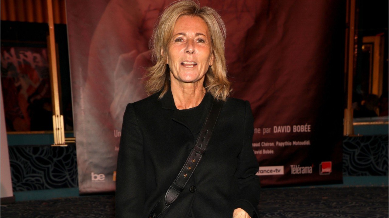 FEMME ACTUELLE - Claire Chazal : ce "petit bras de fer" qu'elle a dû avoir lorsqu'elle présentait le JT de TF1