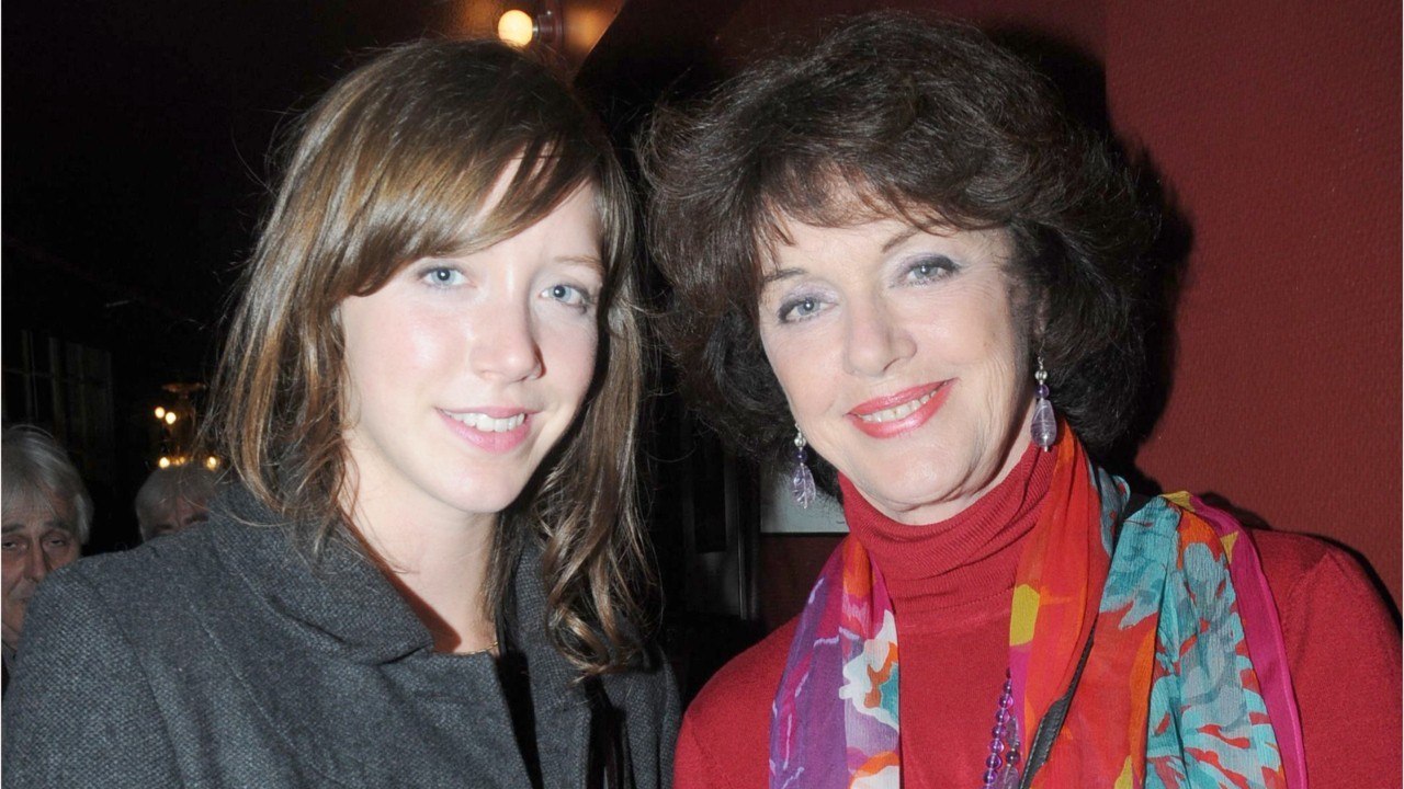 FEMME ACTUELLE - "Elle vomissait, s'évanouissait..." : Anny Duperey revient sur la phobie scolaire de sa fille Sara Giraudeau