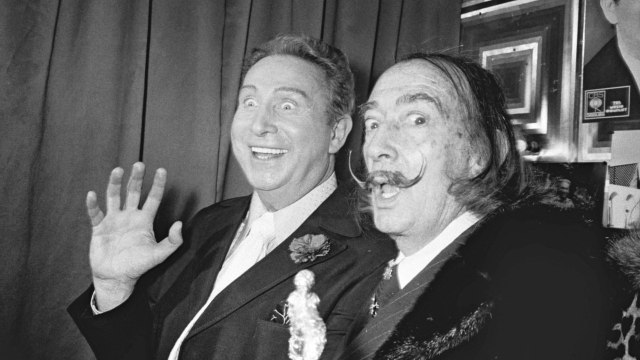 FEMME ACTUELLE - Charles Trenet : les plus belles photos du chanteur 20 ans après sa mort