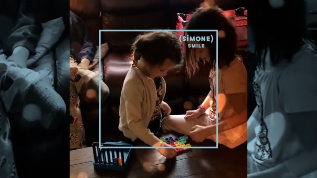 SIMONE : SMILE - Des petites filles chantent contre le sexisme