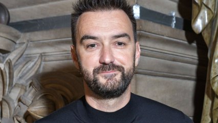 FEMME ACTUELLE - Cyril Lignac dans les bras de son papa... cette rare photo qui bouleverse ses fans !