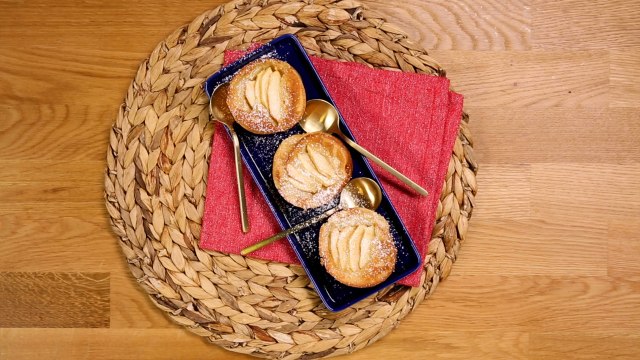 FEMME ACTUELLE - Gâteau aux pommes à la pâte à crêpe
