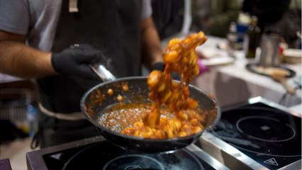 FEMME ACTUELLE - Ouverture d'un restaurant sous couvre-feu: le propriétaire en garde à vue, la Toile se soulève