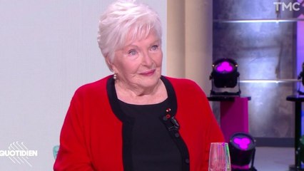 FEMME ACTUELLE - Line Renaud : ces insultes qu’elle a reçues "laissez-les mourir"
