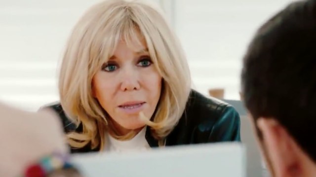 FEMME ACTUELLE - Camille Combal tente de recruter Brigitte Macron dans Mask Singer... et c’est pas gagné