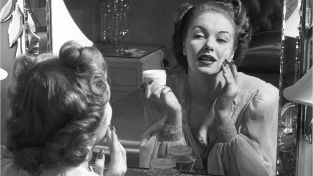 Ces 7 produits de beauté insolites et répugnants qu’on utilisait autrefois