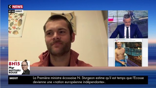 FEMME ACTUELLE - Tomy le pêcheur sexy et torse-nu : comment gère-t-il sa nouvelle notoriété ?