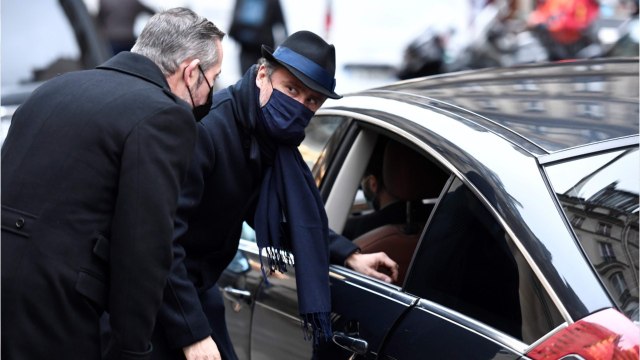 FEMME ACTUELLE - Mort de Claude Brasseur : Jean-Paul Rouve, Jean Benguigui... les photos émouvantes de ses obsèques