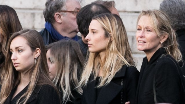 FEMME ACTUELLE - Emma Smet partage une photo de famille inédite avec Estelle Lefébure et David Hallyday