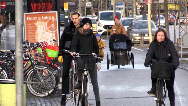 الدنمارك تسجّل أعلى حصيلة إصابات يومية بكوفيد-19 مع 23,228 إصابة