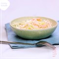 Salade de chou blanc aux pommes et aux crevettes