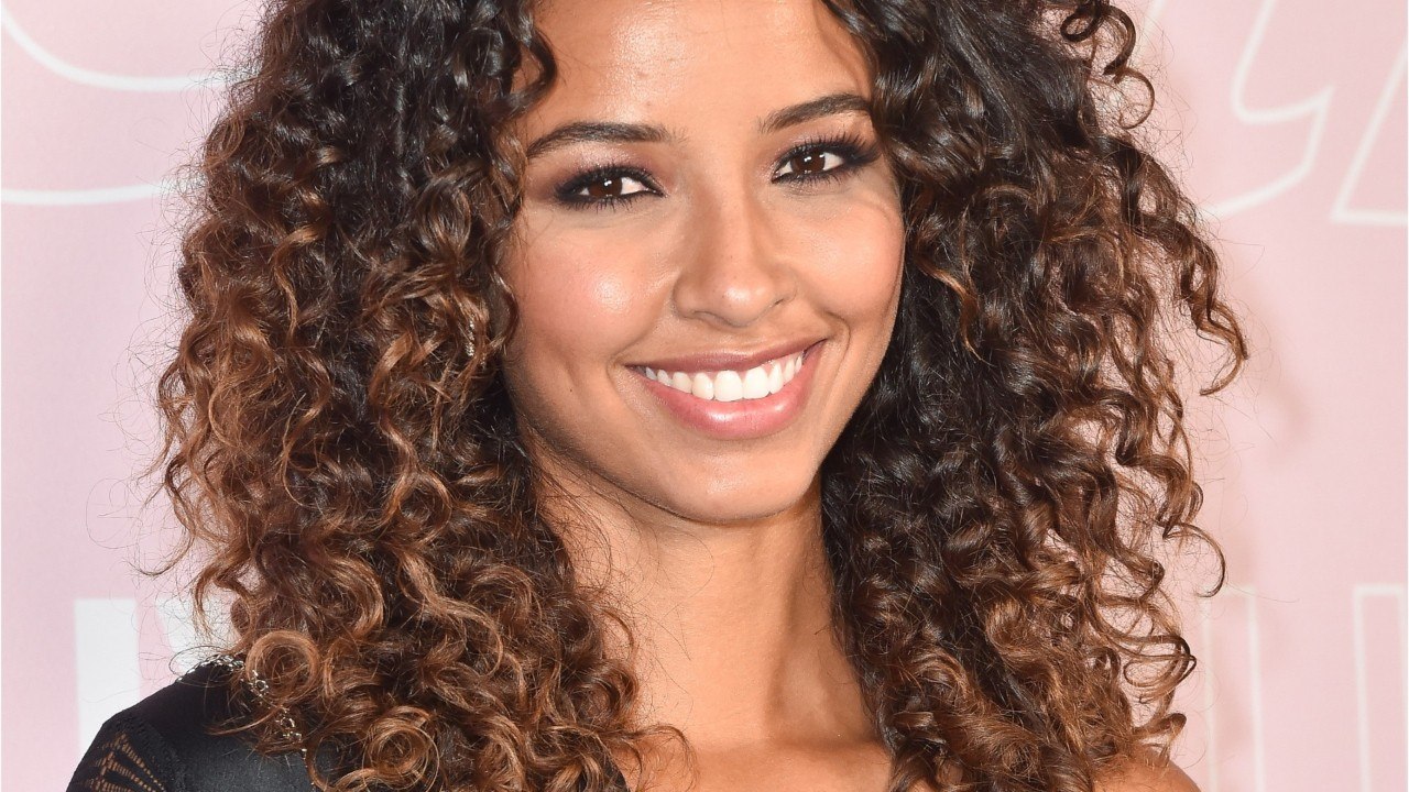 FEMME ACTUELLE - Miss France, célibataire l’année de son règne ? Flora Coquerel répond cash
