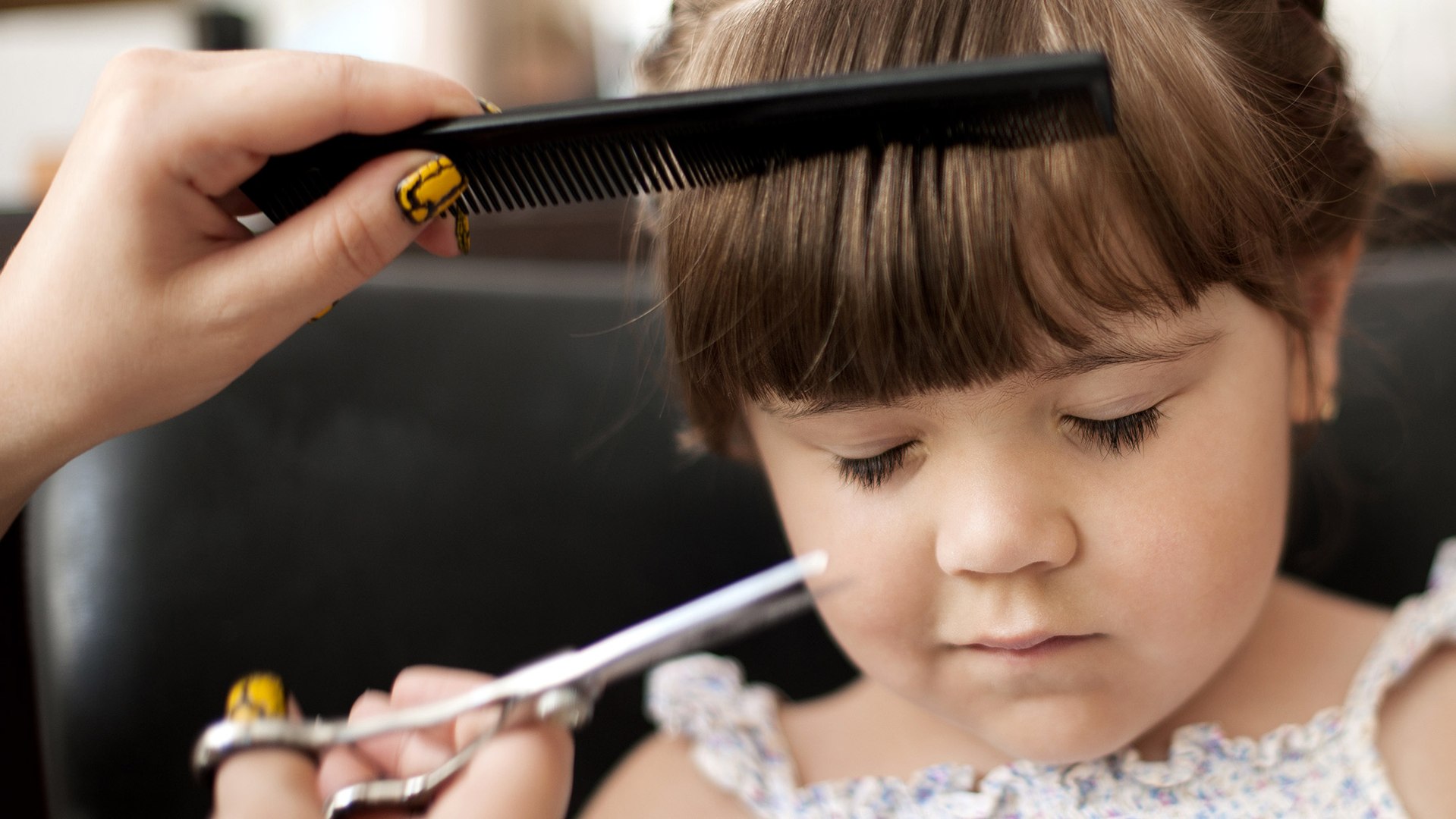 Comment Couper La Frange De Son Enfant Video Dailymotion