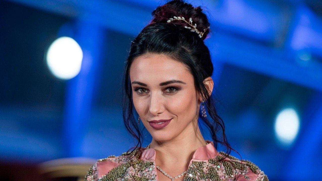 FEMME ACTUELLE - “Tu peux dormir à la maison” : Delphine Wespiser (lourdement) draguée par un chroniqueur de “TPMP”