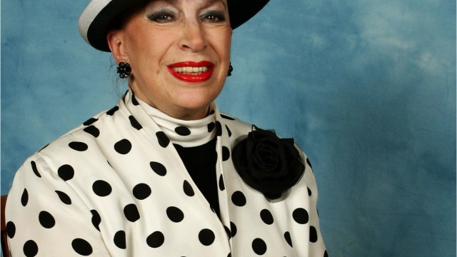 FEMME ACTUELLE - Geneviève de Fontenay : elle envoyait souvent des SMS à Emmanuel Macron jusqu’à ce qu’il change de numéro !