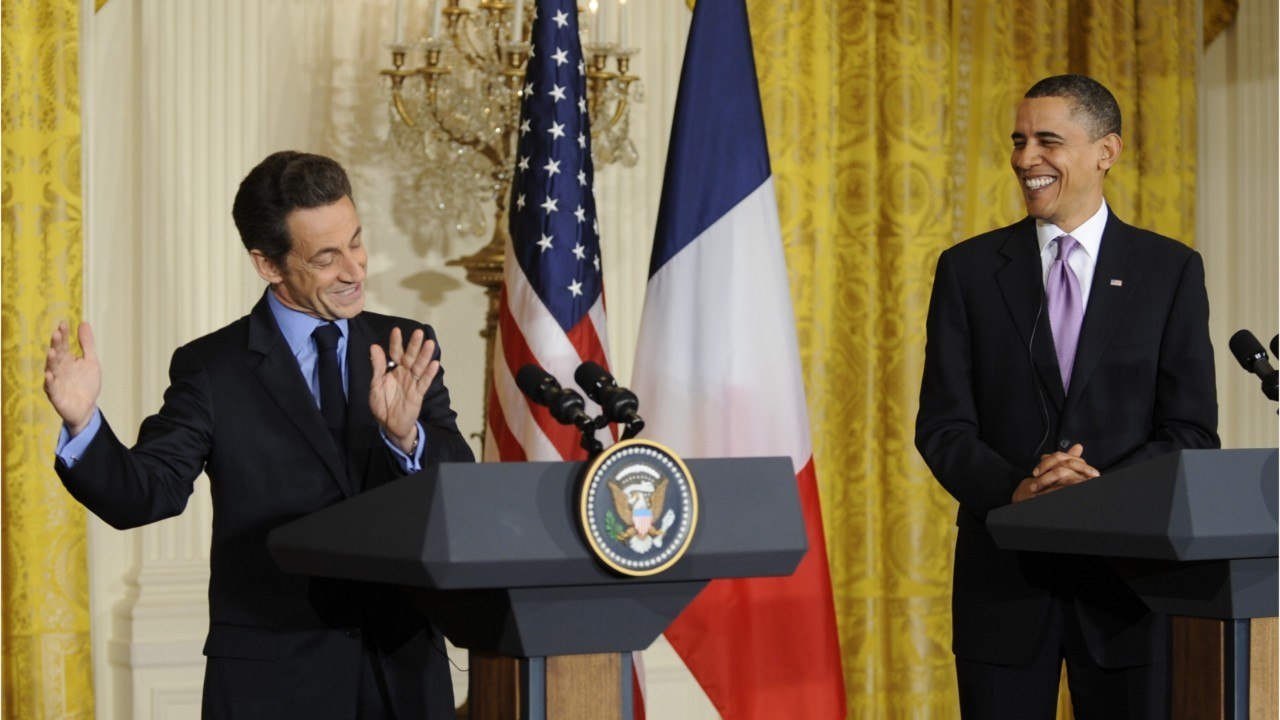 FEMME ACTUELLE - Nicolas Sarkozy, "un coq nain qui bombe le torse" ? Barack Obama affiche l'ancien président français