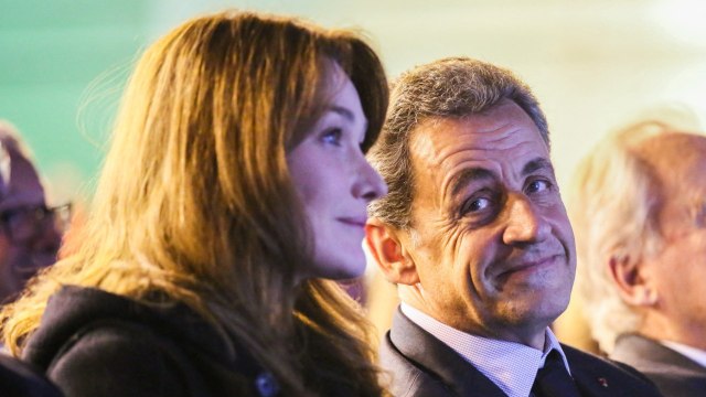 FEMME ACTUELLE - Nicolas Sarkozy débarque par surprise lors d’une interview de Carla Bruni… et lui vole la vedette