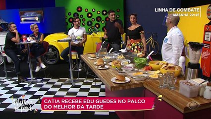 O apresentador contou também sobre o dia em que ele e Catia Fonseca ficaram em uma tremenda "saia justa".