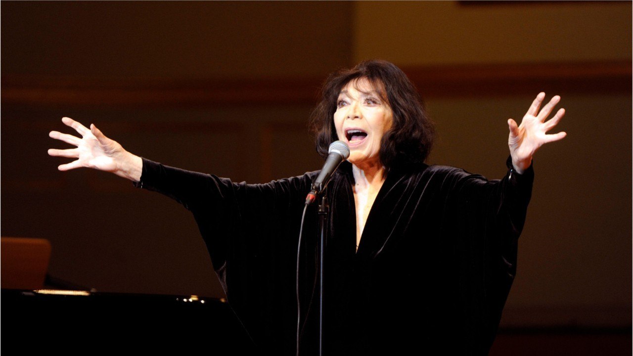 FEMME ACTUELLE - Juliette Gréco : ce jour où elle a craché dans la main d’un serveur à Saint-Germain-des-Prés