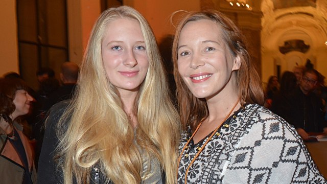 FEMME ACTUELLE - Louise Depardieu : ce tatouage en hommage à sa mère décédée, Elise Ventre