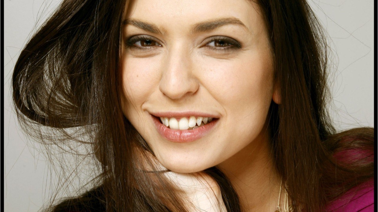 FEMME ACTUELLE - Gregory Lemarchal : que devient Lucie Bernardoni, finaliste de la "Star Academy 4" ?