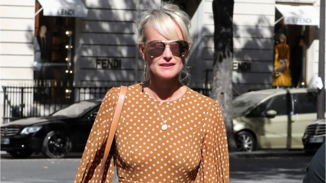 FEMME ACTUELLE - Laeticia Hallyday radieuse : elle pose dans le restaurant de Pascal Balland