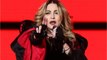 FEMME ACTUELLE - Madonna et son compagnon en position coquine lors d'une séance de rééducation